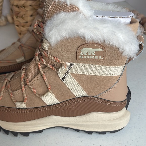 Sorel Ona Rmx Glacy Faux Fur Waterproof Bootie: Size 8/ Color Sea Salt - Picture 9 of 12